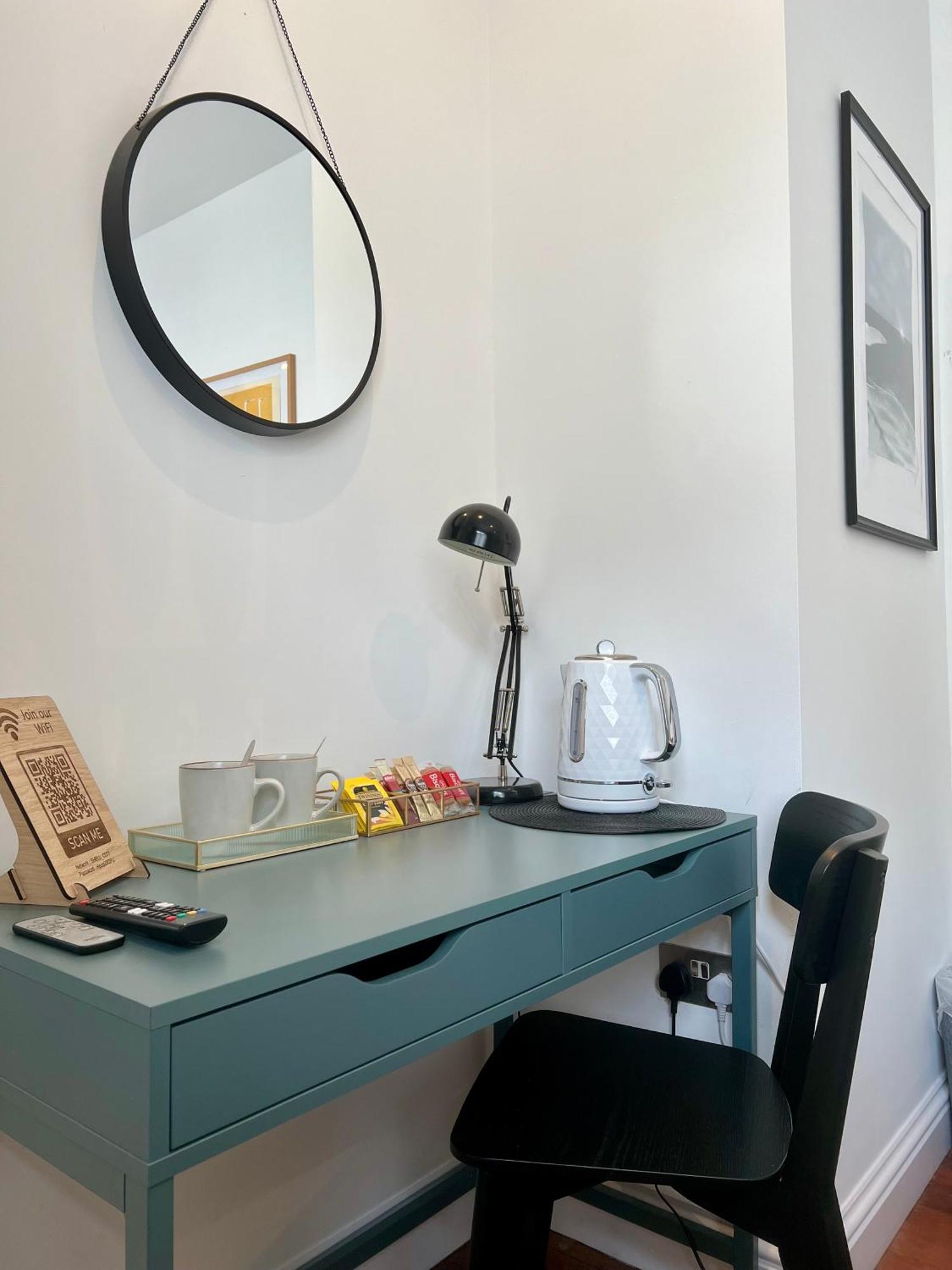 Private Double Room With Ensuite, No Breakfast, Truro City Centre Esterno foto