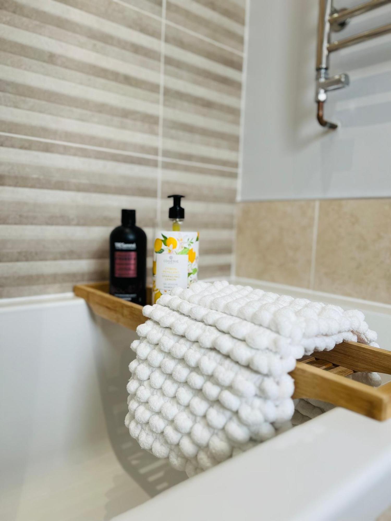 Private Double Room With Ensuite, No Breakfast, Truro City Centre Esterno foto
